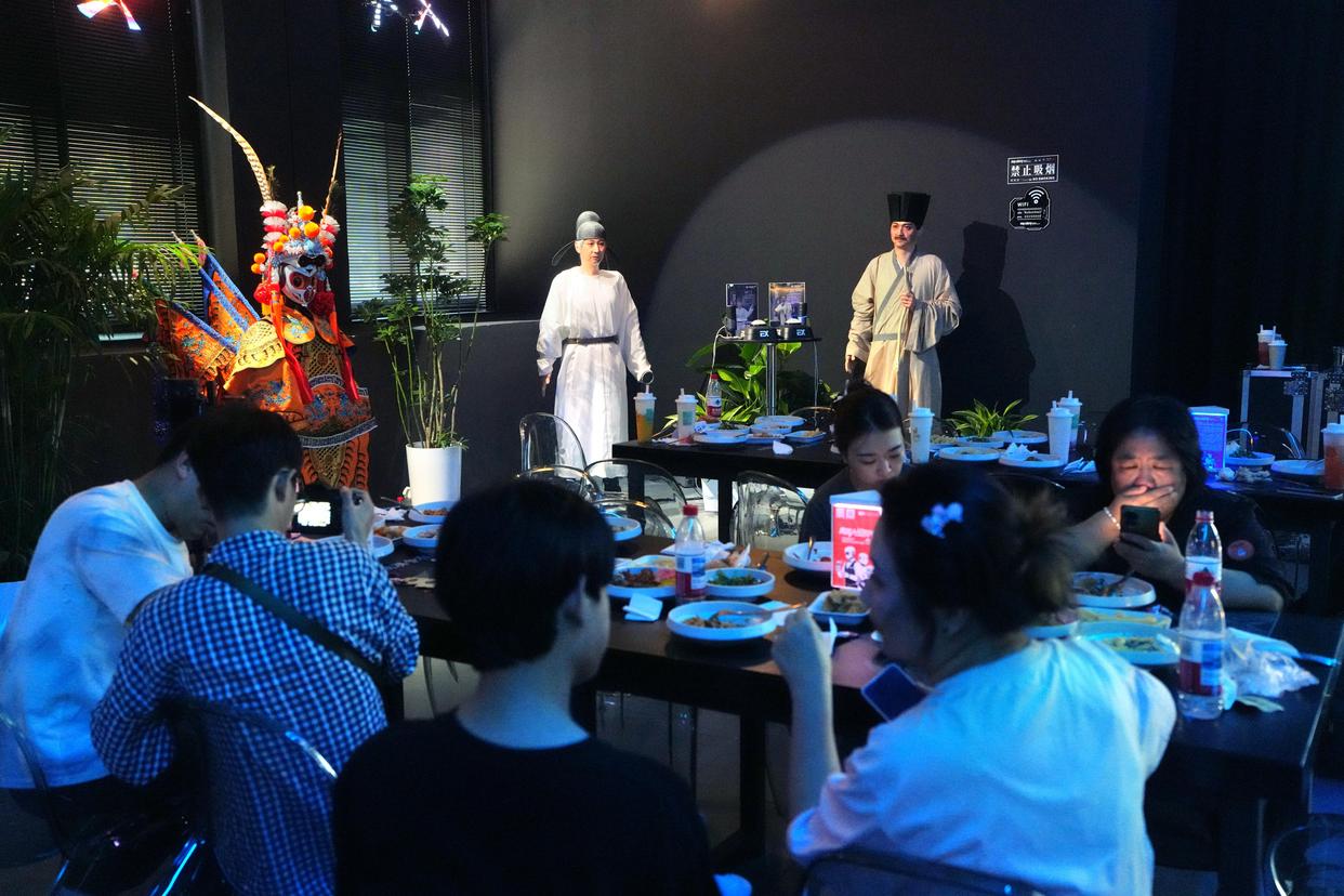 北京机器人主题餐厅周五开业！有哪些亮点？记者探访(图2)