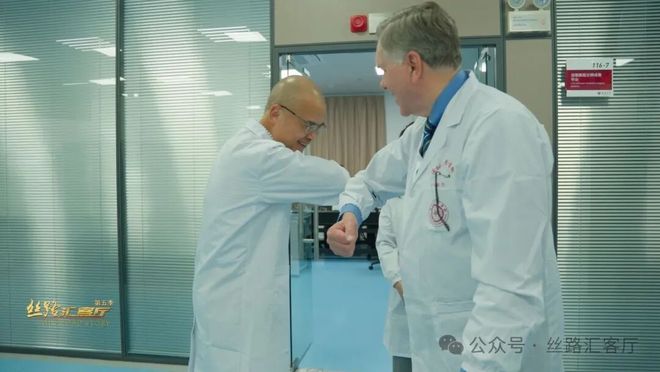 这位诺奖得主与中国结缘40年曾亲自喝下细菌培养液(图8)