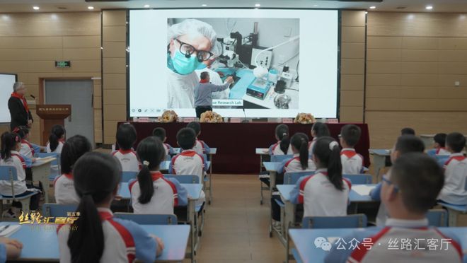 这位诺奖得主与中国结缘40年曾亲自喝下细菌培养液(图9)