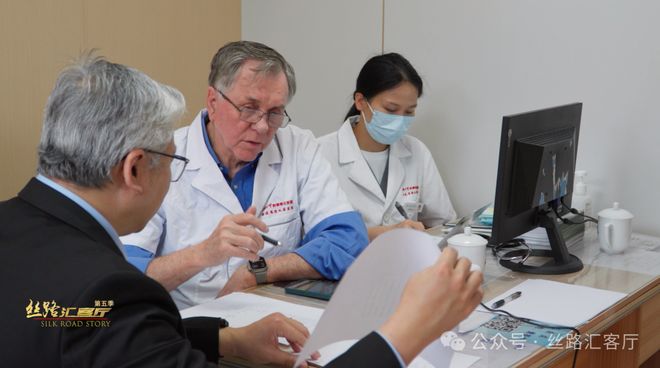 这位诺奖得主与中国结缘40年曾亲自喝下细菌培养液(图10)