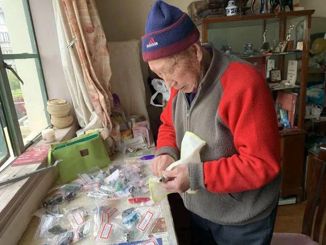 上海足坛泰斗逝世！为国家培养大批人才被誉为中国第一金哨！遗体已无偿捐献(图3)