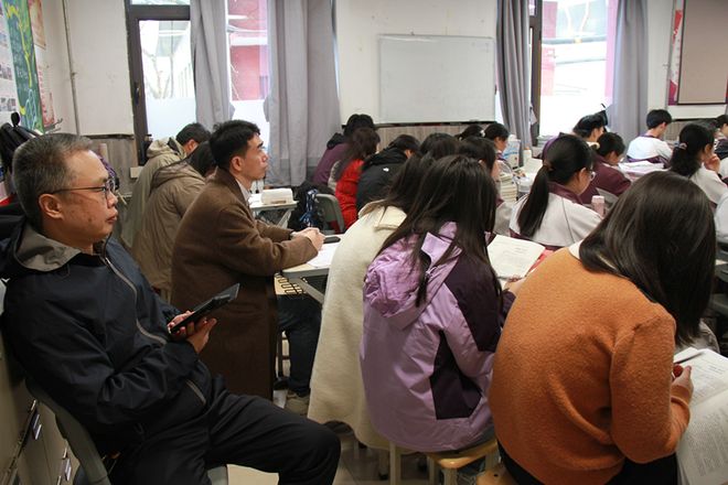 太原市第二外国语学校：专家引领明方向深耕课堂促提升(图4)