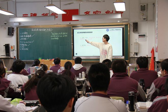 太原市第二外国语学校：专家引领明方向深耕课堂促提升(图5)