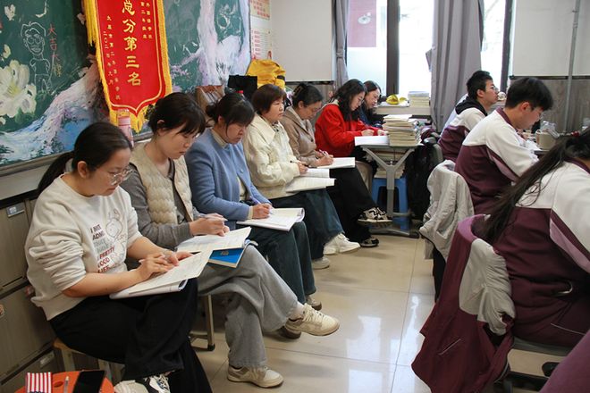 太原市第二外国语学校：专家引领明方向深耕课堂促提升(图12)